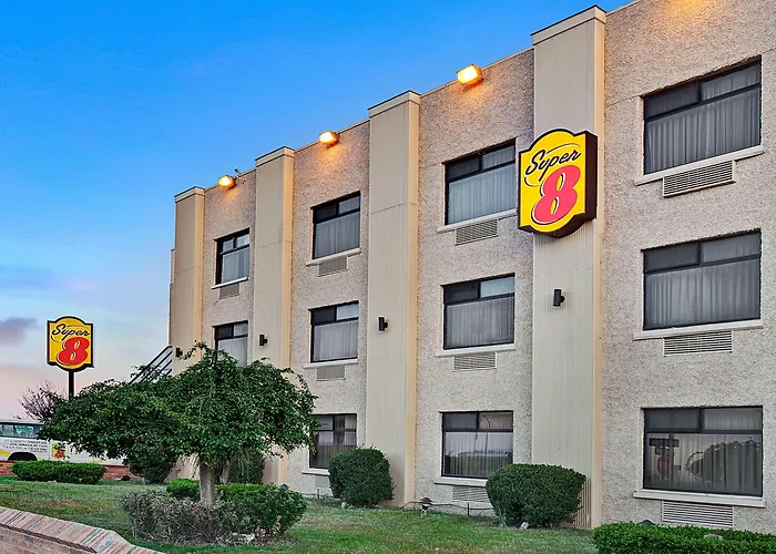 Super 8 By Wyndham Jamaica North Conduit Hotel New York